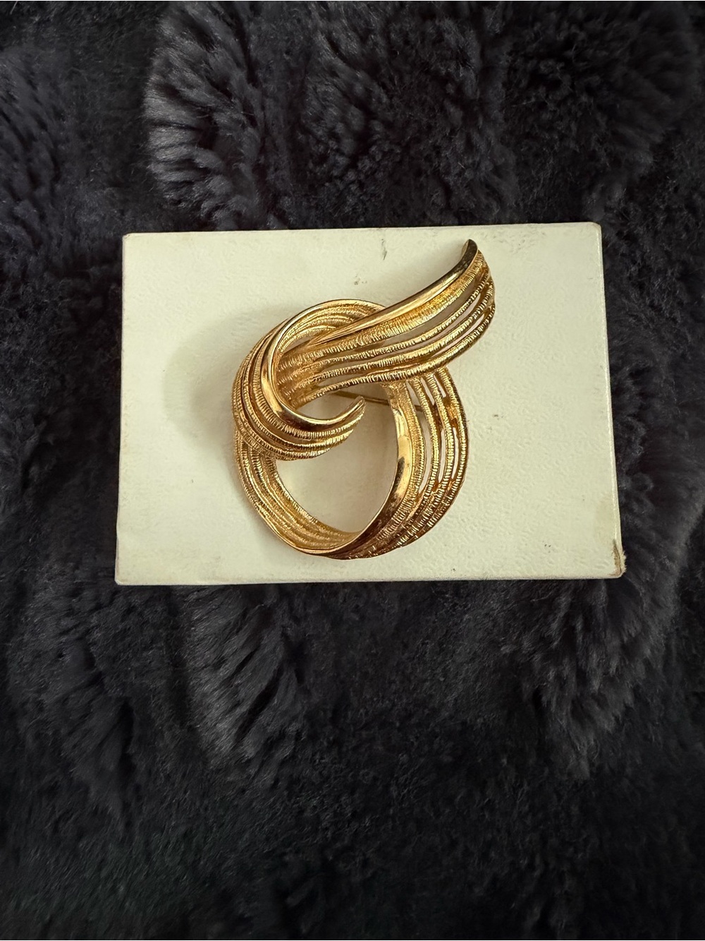 Vintage 1980s Monet Gold-Tone Ribbon-Shaped Brooch